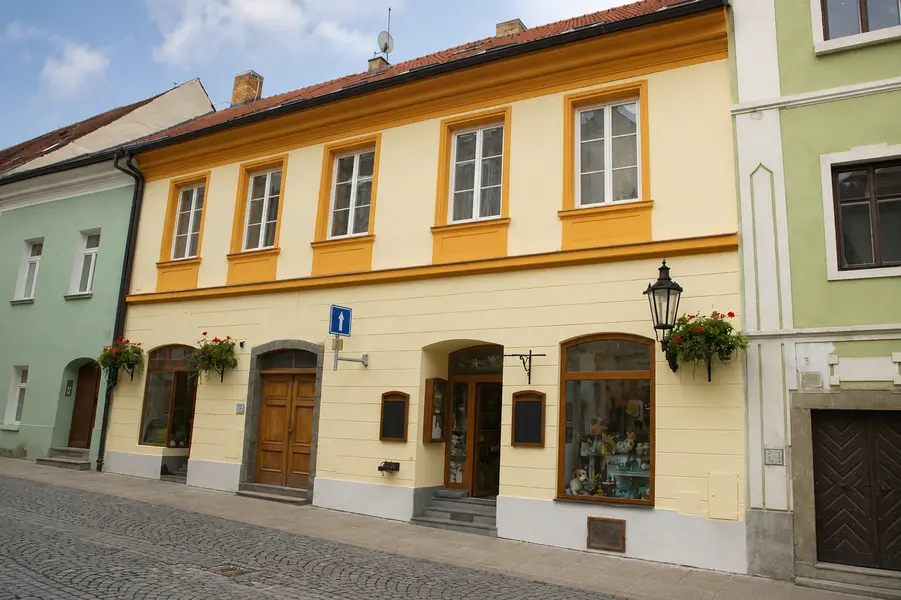 fasada-historicky_dum-pisek